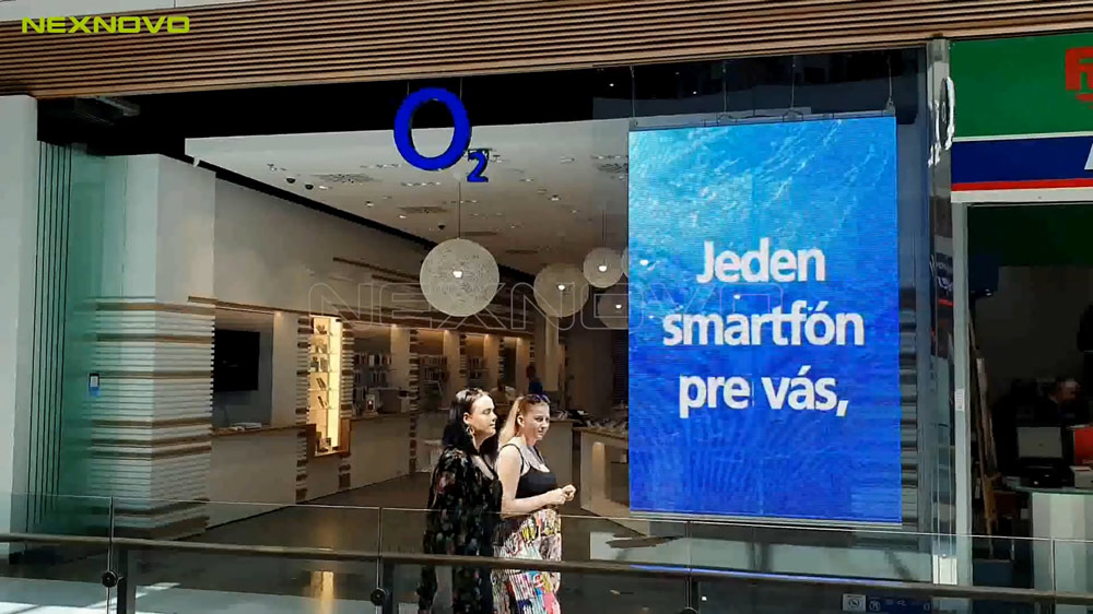 斯洛伐克BratislavaO2店透明LED顯示屏項(xiàng)目(圖1)