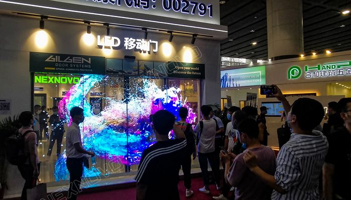 晶泓LED光電玻璃屏，建博會大放異彩，燃爆展會現(xiàn)場！(圖6)