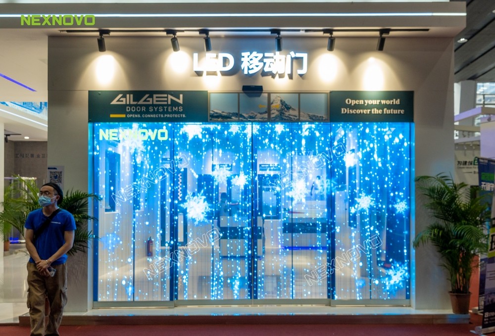 晶泓NS系列LED玻璃移動(dòng)門燃爆中國建博會(huì)現(xiàn)場(chǎng)(圖9)