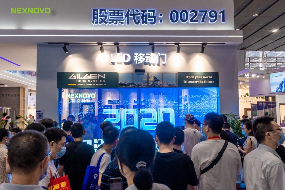 晶泓NS系列LED玻璃移動(dòng)門燃爆中國建博會(huì)現(xiàn)場(chǎng)(圖13)