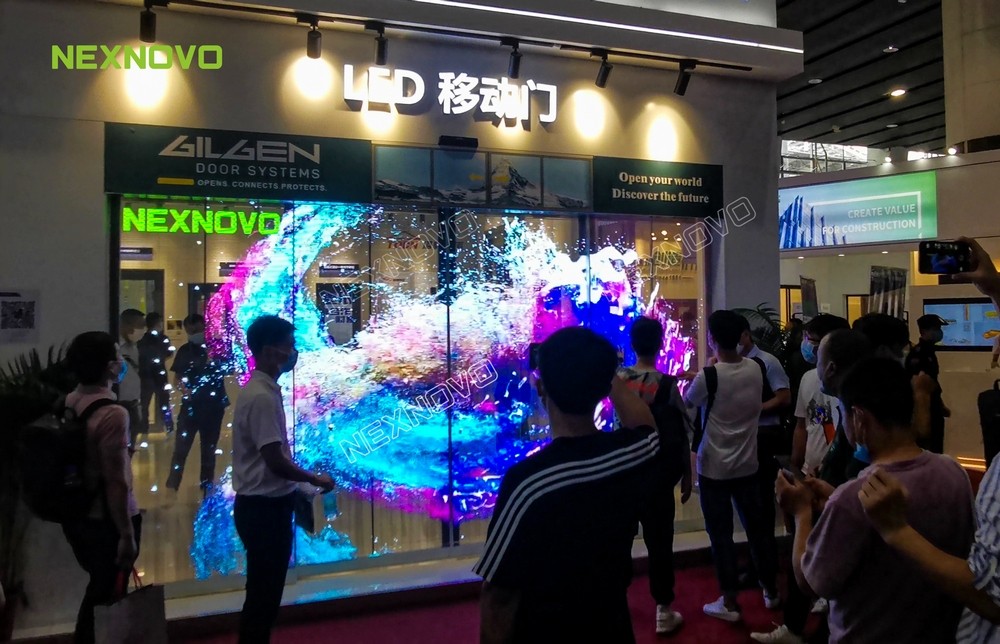 晶泓NS系列LED玻璃移動(dòng)門燃爆中國建博會(huì)現(xiàn)場(chǎng)(圖14)